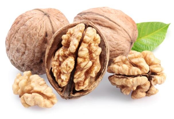 Walnut strengthens blood vessels and normalizes a man's hormonal background